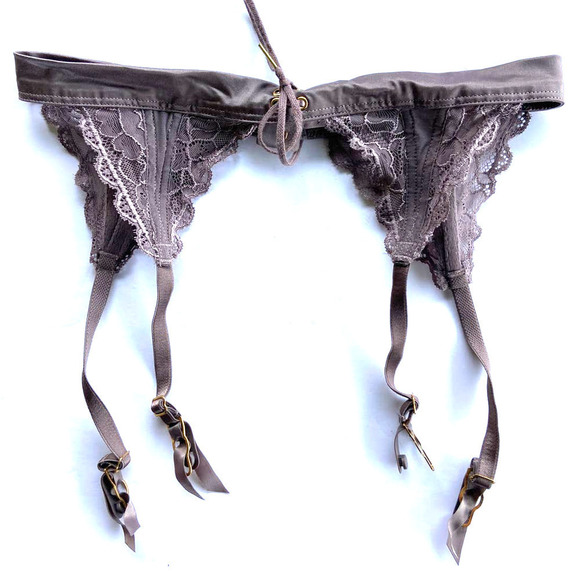 Victoria’s Secret Lace Garter Mauve size XS/S - Picture 1 of 7